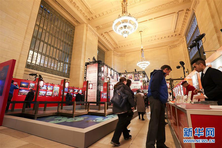 米NYのグランド・セントラル駅で上海文化を紹介するパネル展