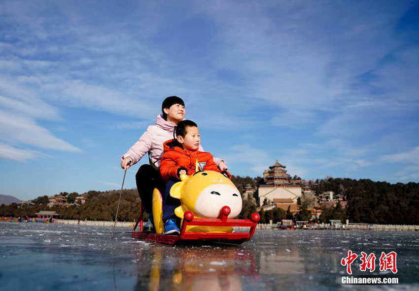 頤和園に広さ70万平方メートルの天然スケート場オープン　北京市
