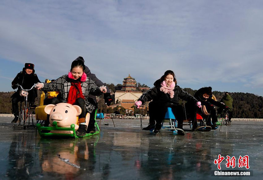 頤和園に広さ70万平方メートルの天然スケート場オープン　北京市