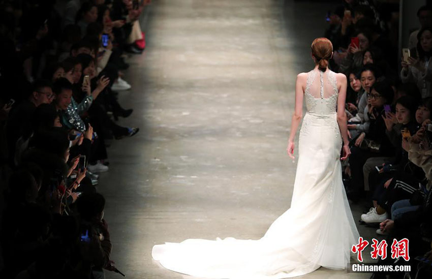 ウエディングドレスのトップブランドが上海で新作コレクション発表