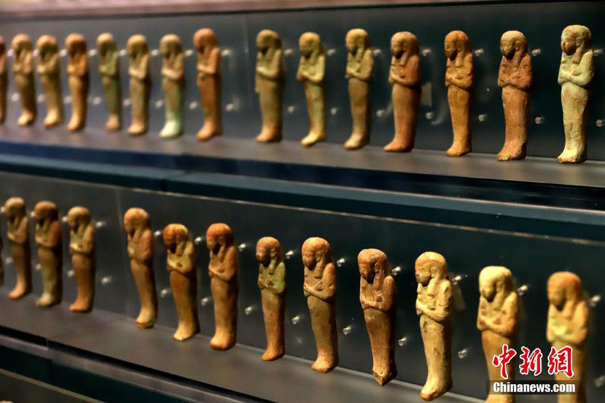 河南博物院で古代エジプト展、ミイラやファラオ像など235点