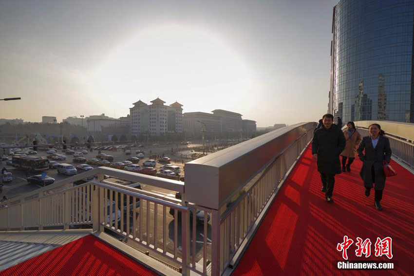 中国で最大のアルミニウム合金製橋桁の歩道橋が北京で完成