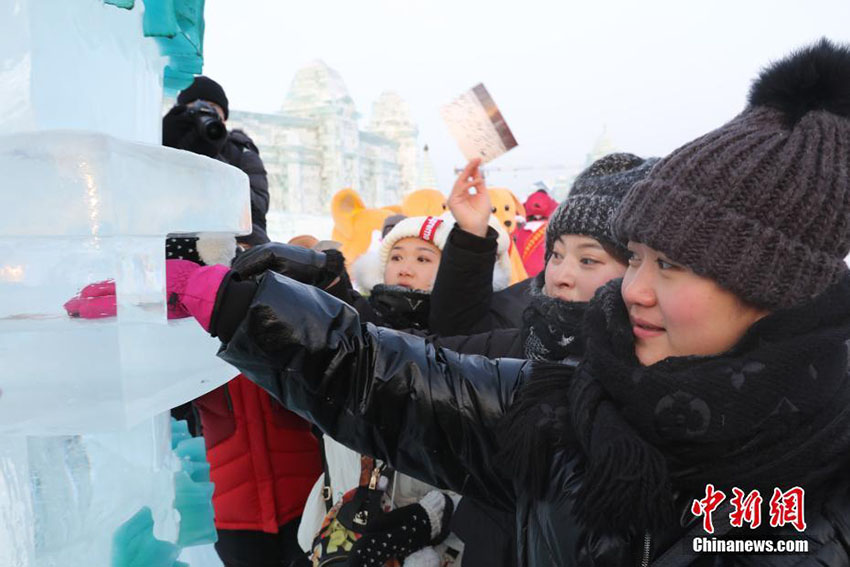 ハルビン氷雪大世界に「世界最大のアイスポスト」が出現