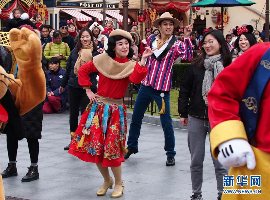 上海ディズニーで春節パレードがスタート