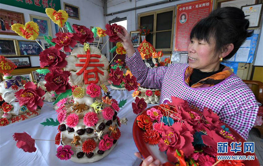 春節向けの饅頭作りに追われる中国各地の職人たち