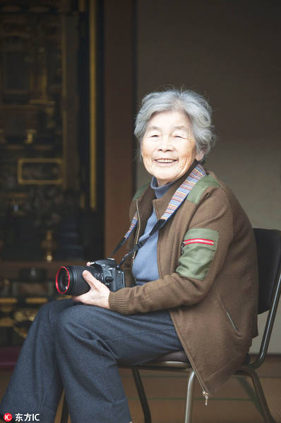 日本の90歳のおばあちゃんの爆笑自撮り写真が話題に