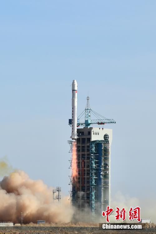 中国、電磁環境モニター試験衛星「張衡1号」の打ち上げに成功