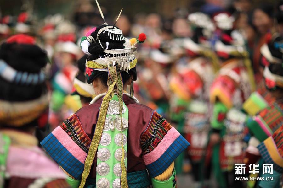 貴州省、ミャオ族の女性が伝統の踊りで立春祝う