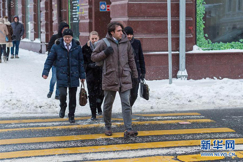モスクワで連日の大雪　州知事が緊急作業モードを発令