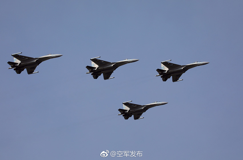 中国空軍の戦闘機「蘇35」　南中国海で共同巡航任務