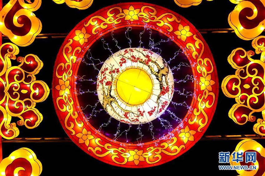 水上と陸に鮮やかに灯る新年の灯籠、烏鎮景勝地の「水灯会」　浙江省