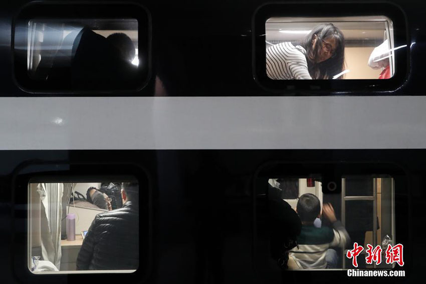 中国、2段式の高速寝台列車が春運に投入　まるで「移動ホテル」