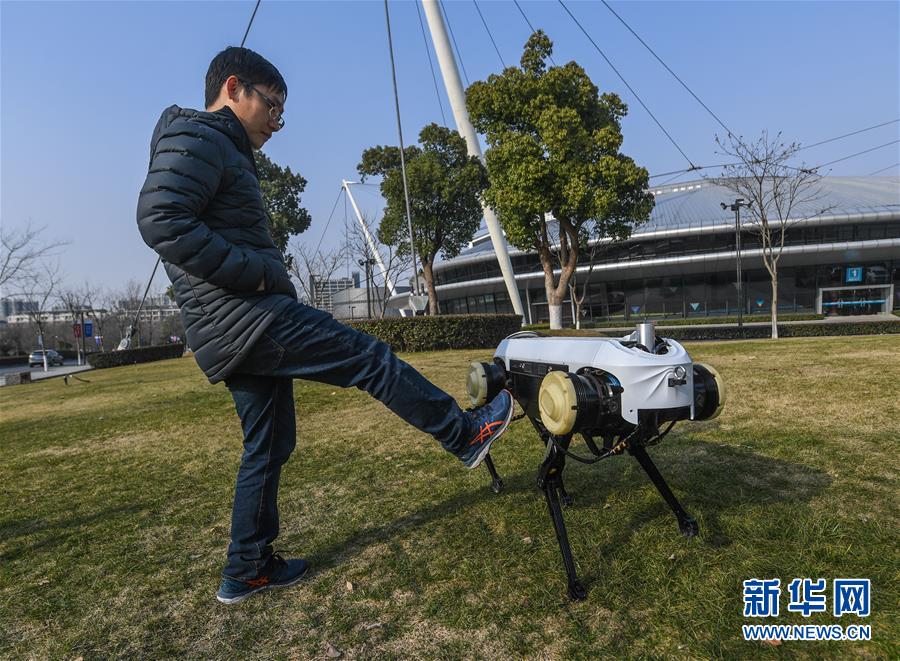 4足歩行ロボットの「絶影」を浙江大学が発表
