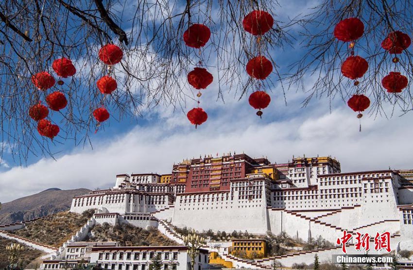 年越しの雰囲気高まる古都ラサ市　チベット自治区