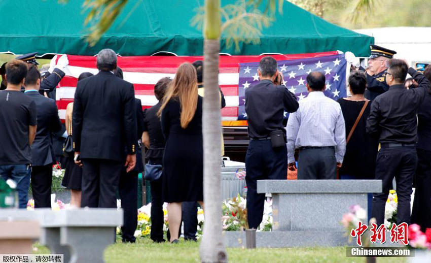 米フロリダの高校銃乱射で犠牲となった中国系米国人少年、軍葬で見送る