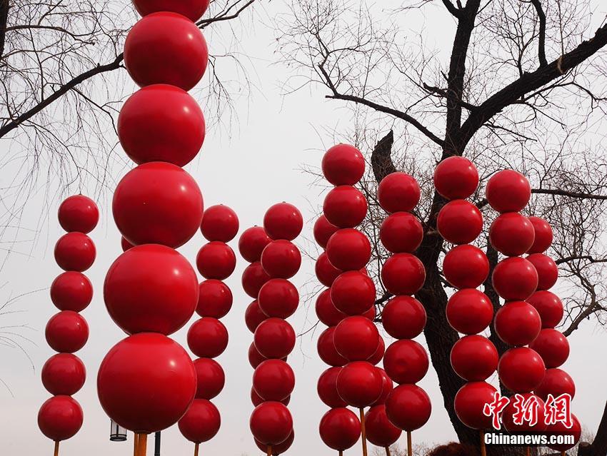 吉林省の公園に巨大な「糖葫蘆」登場　市民に人気の撮影アイテムに