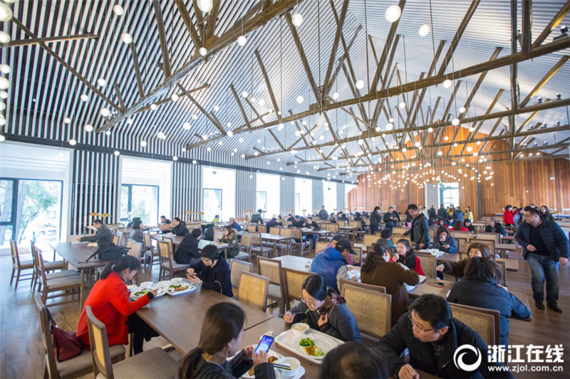 浙江大学の食堂がリニューアルでおしゃれでスマートに