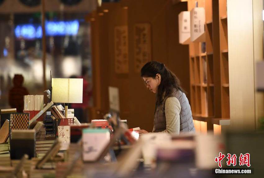 杭州市にオシャレな書店オープン　独創的なデザインの内装が特徴