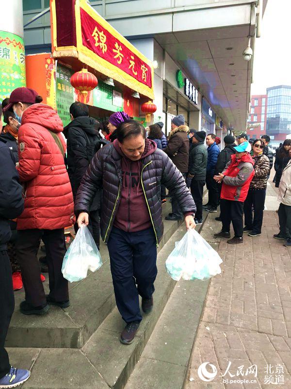 北京市の老舗で元宵団子が大人気に　変わり種の餡も人気に