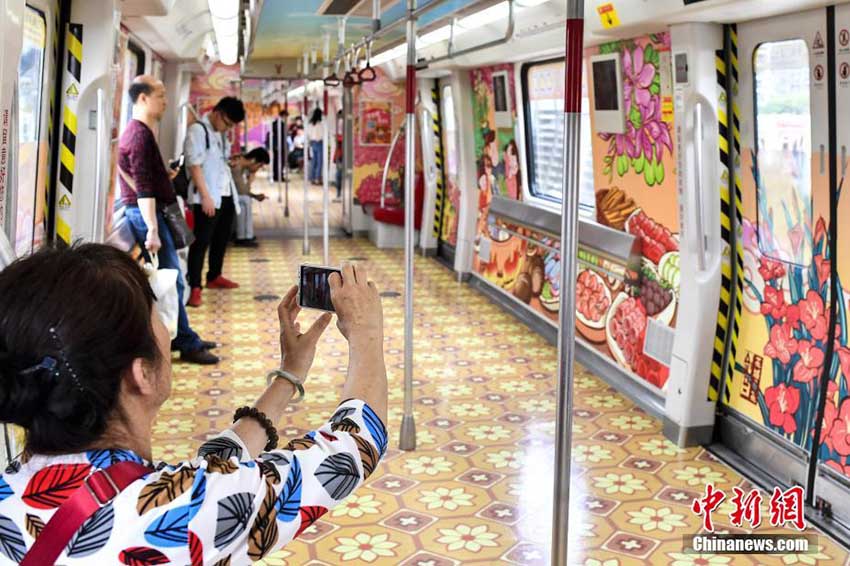 中国の縁日「廟会」イラスト満載の広州地下鉄