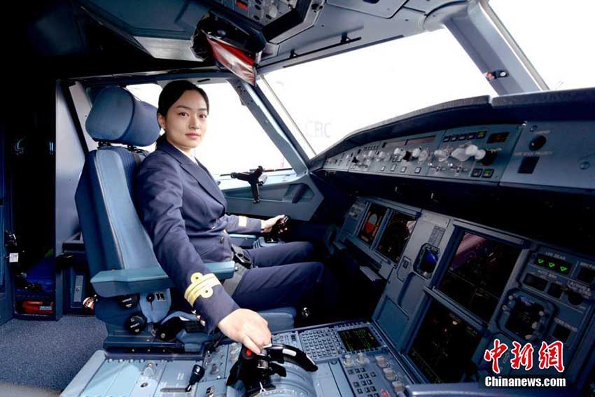 才色兼備な94年生まれの女性、安徽省初の女性パイロットに