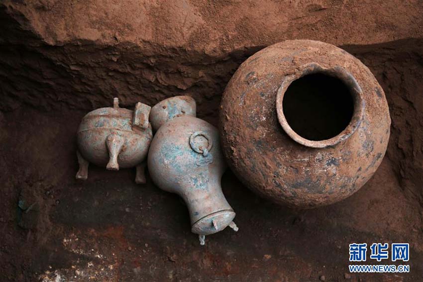 陝西省の遺跡から約2000年前の酒が入った銅製の壺が発見