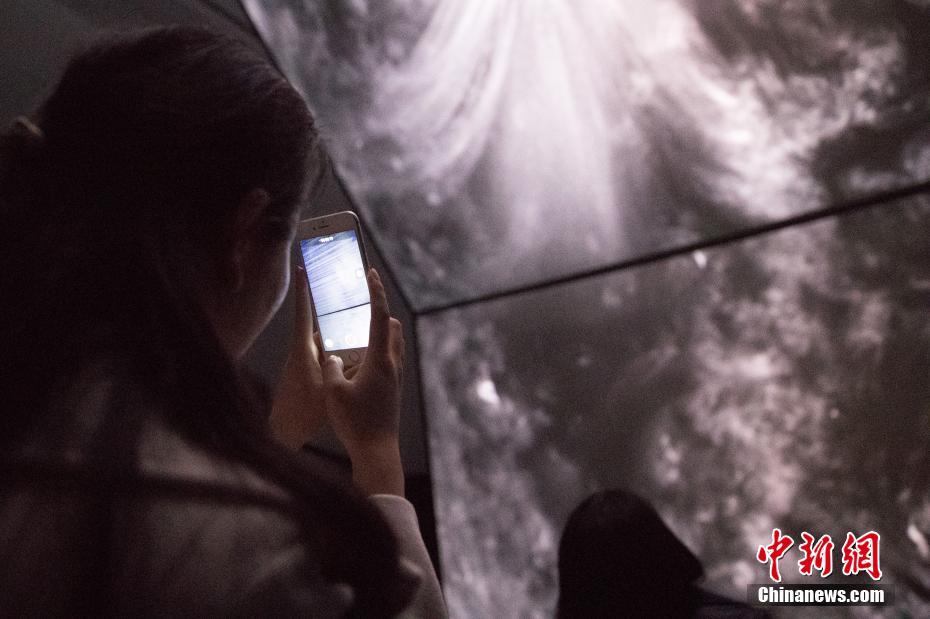 音・映像・振動で宇宙を表現　黒川良一氏の「unfold」が上海で展示