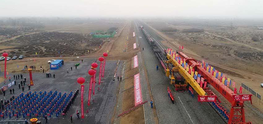 中国最長の石炭運輸鉄道のレール敷設作業スタート　内蒙古