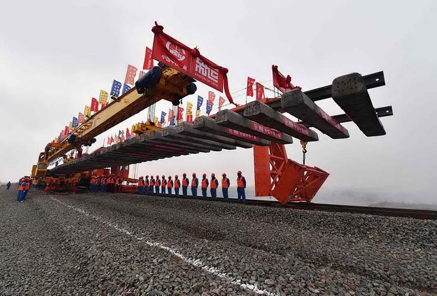 中国最長の石炭運輸鉄道のレール敷設作業スタート　内蒙古