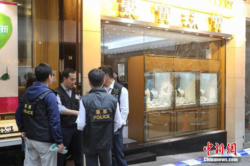 香港地区中環の宝石店で強奪事件発生　警察がすぐに犯人逮捕