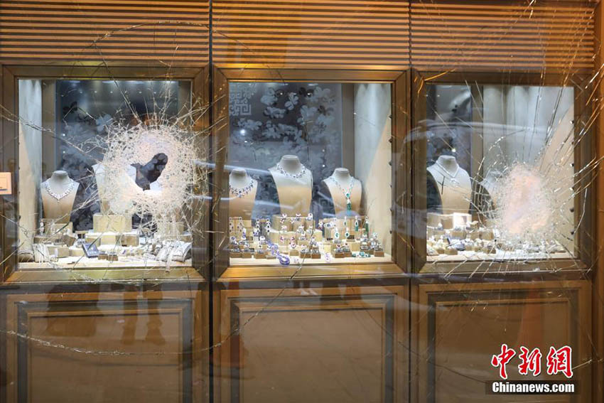 香港地区中環の宝石店で強奪事件発生　警察がすぐに犯人逮捕
