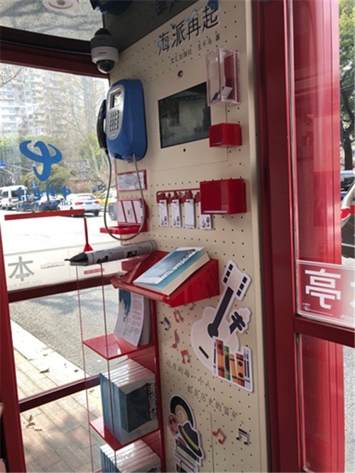 上海で公衆電話ボックスをグレードアップし「シェア読書スペース」に