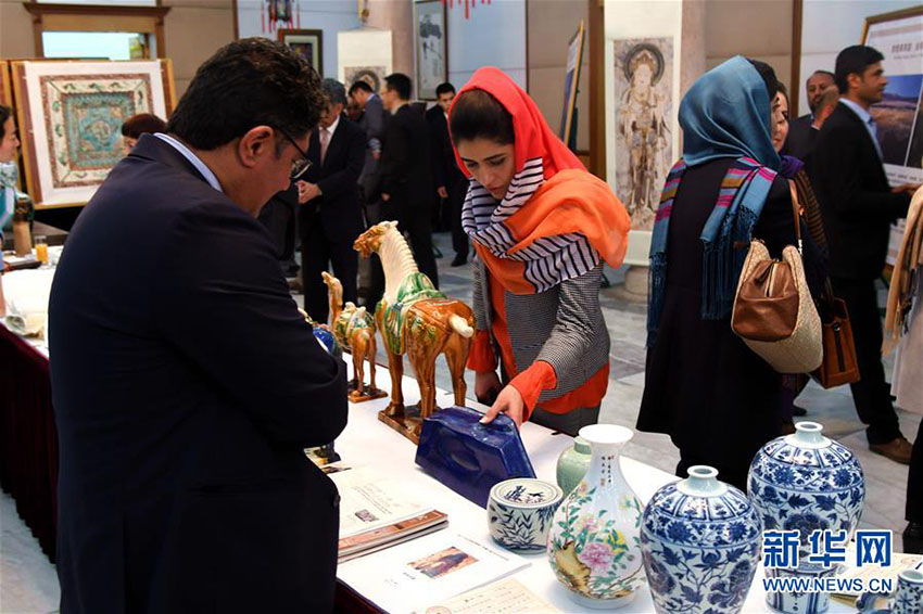 アフガニスタンで芸術展「シルクロード文化の夜」が開催