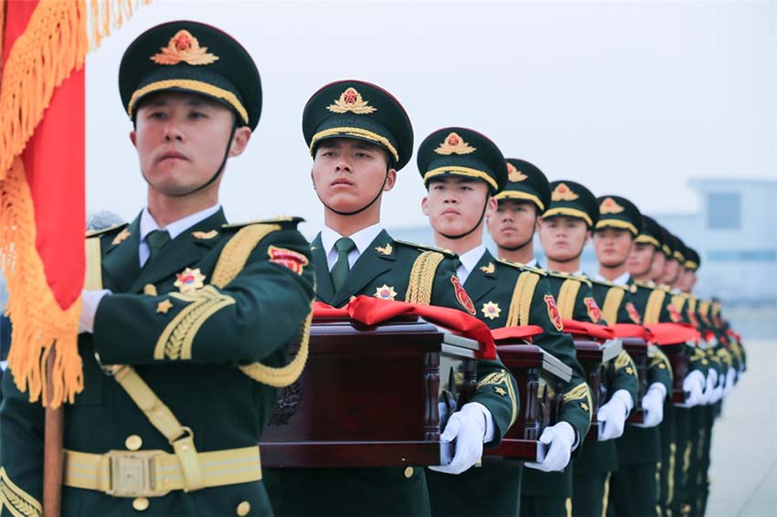 第5陣在韓中国人民志願軍烈士の遺骨が祖国へ