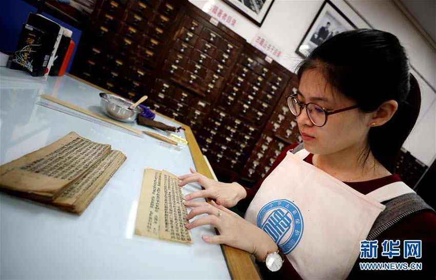 「90後」の女性古書修復師　山東省