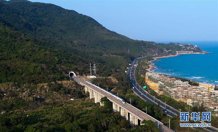 海南省の観光名所と重要都市を結ぶ世界初の環島高速鉄道
