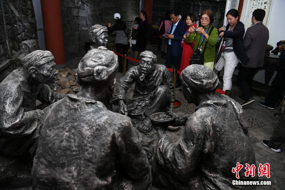 千点以上の火鍋がズラリ！重慶市の三耳火鍋博物館