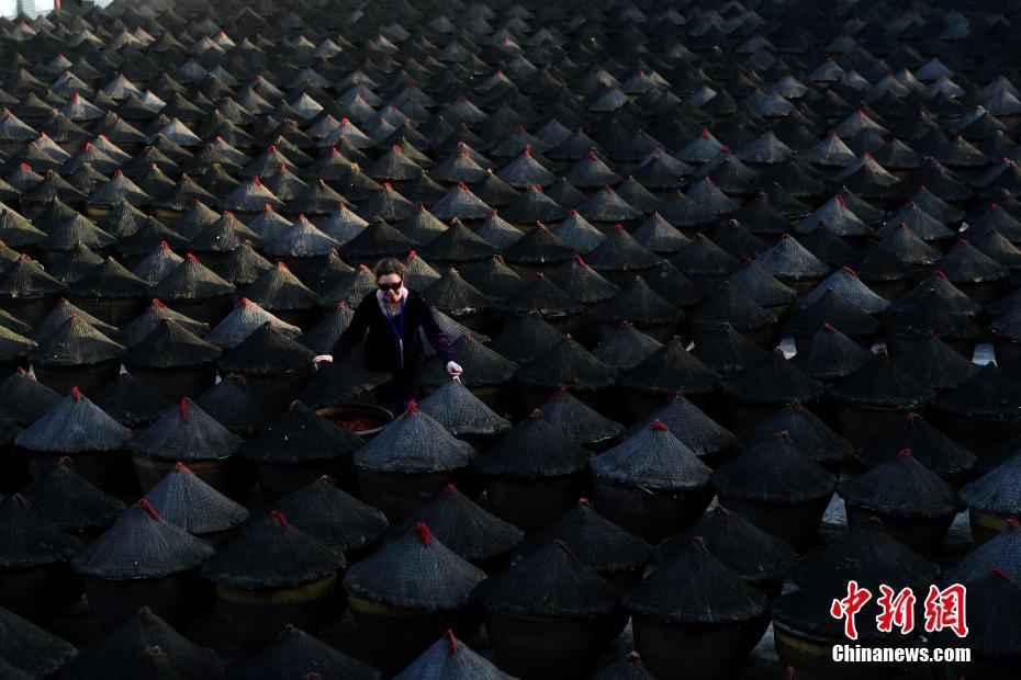 千点以上の火鍋がズラリ！重慶市の三耳火鍋博物館