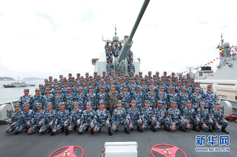 習近平総書記が南中国海閲兵に出席　「中国海軍を世界一流の海軍に」