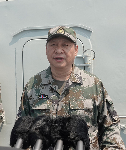 習近平総書記が南中国海閲兵に出席　「中国海軍を世界一流の海軍に」