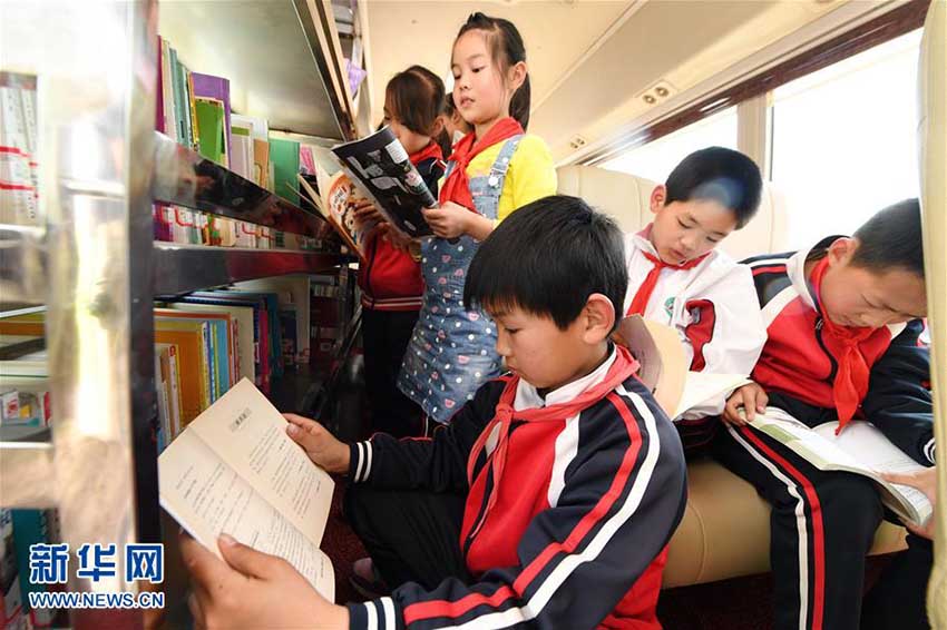 山奥の子供たちにも豊かな読書体験を　安徽省で進む移動図書館