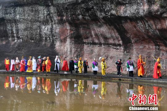 湖南省の村民たちが西遊記コスプレでストーリーを再現