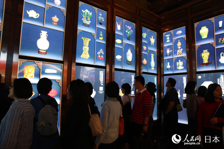 故宮を巡り、養心殿を体感　デジタル故宮を体験した日本人観光客