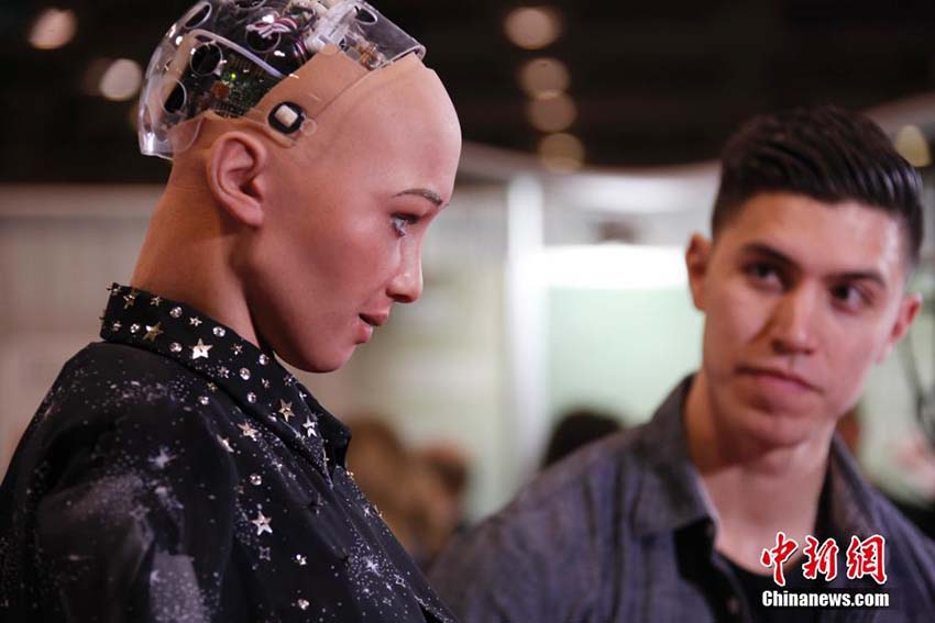 ロボット界のスター「ソフィア」がトロントに登場　カナダ