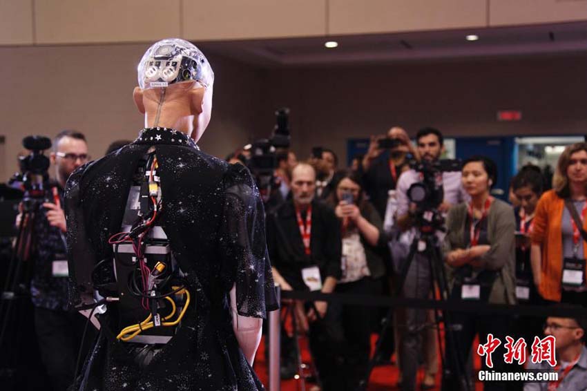 ロボット界のスター「ソフィア」がトロントに登場　カナダ