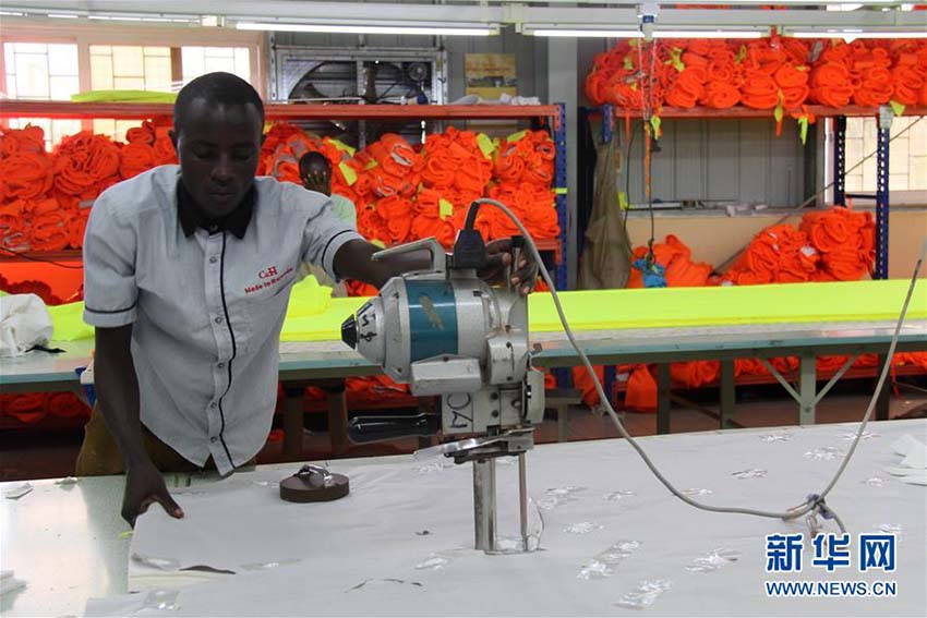 中国人が稼働させたアパレル工場　「メイド・イン・ルワンダ」をサポート