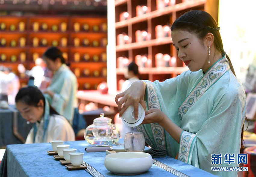 北京市の八大処茶文化フェスで伝統の封茶大典
