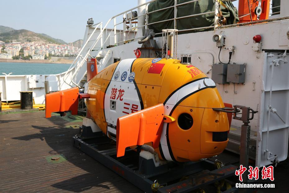 科学観測船「大洋1号」が中国自主開発深海装備品の試験を完了
