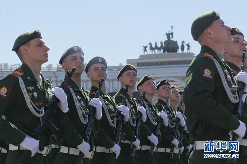 ロシアで独ソ戦勝利73周年を祝う閲兵式リハーサル実施
