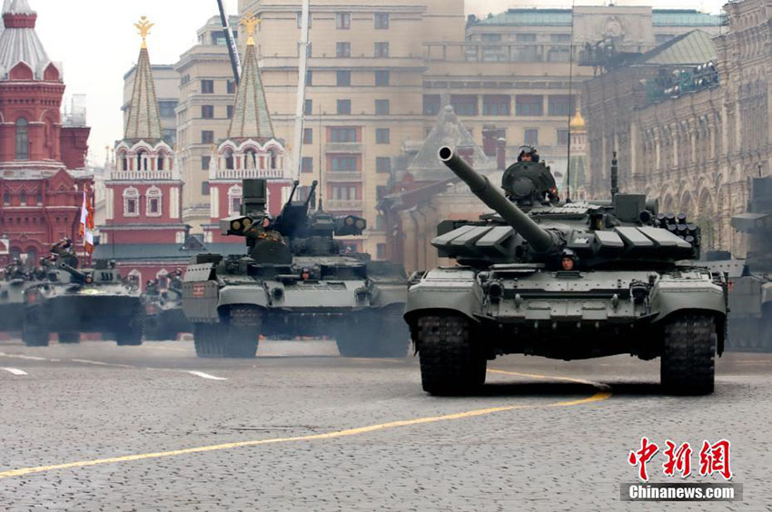 ロシアで独ソ戦勝利73周年を祝う閲兵式リハーサル実施